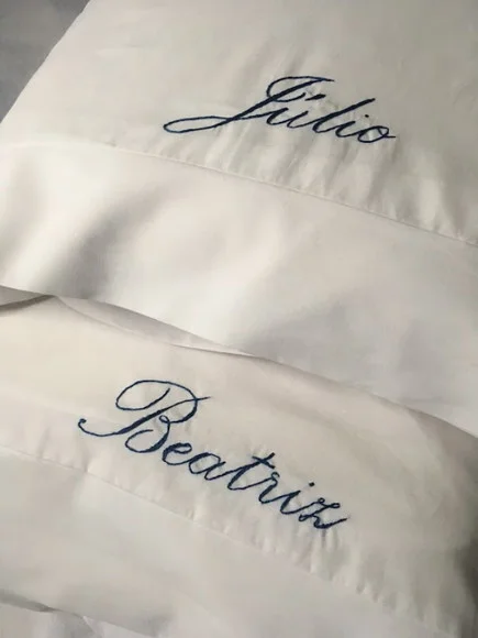 Fronhas Avulsas Bordadas à Mão (kit 2 Peças) - Personalizada