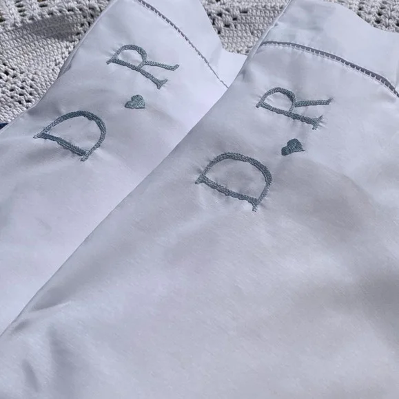 Fronhas Bordadas à Mão (kit 2 Peças )- Monograma