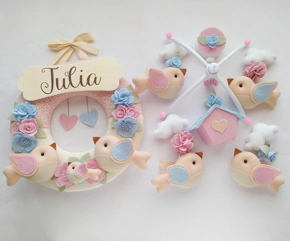 Guirlanda e Móbile Musical Pássaros Azul e Rosa Julia