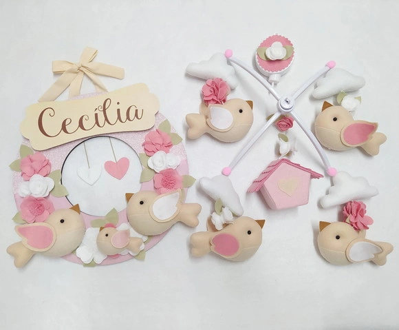Guirlanda e Móbile Musical Pássaros Branco e Rosa Cecília