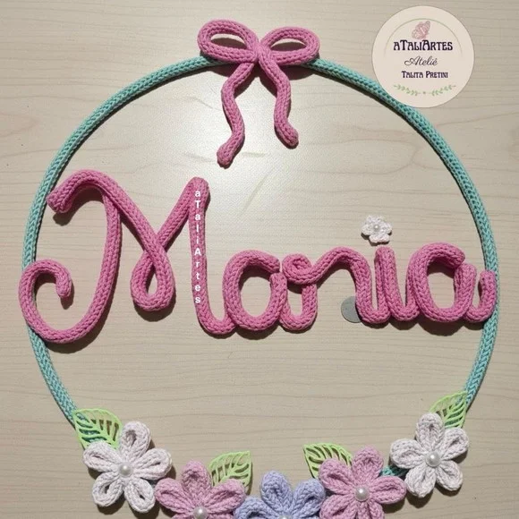 Porta maternidade Guirlanda de Lacinho e Flores personalizados em Tricotin