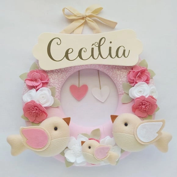Guirlanda Passarinhos de Feltro Branco e Rosa Cecília