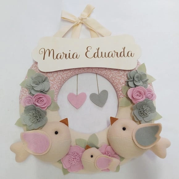 Guirlanda Passarinhos de Feltro Cinza e Rosa Maria Eduarda