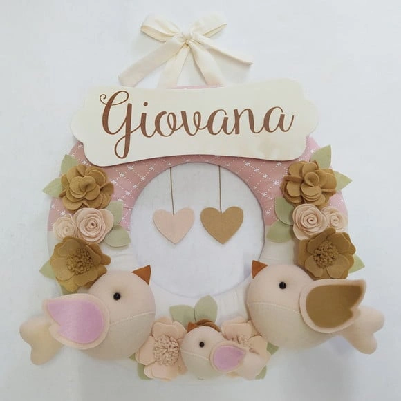 Guirlanda Passarinhos de Feltro Maternidade Nude - Giovana