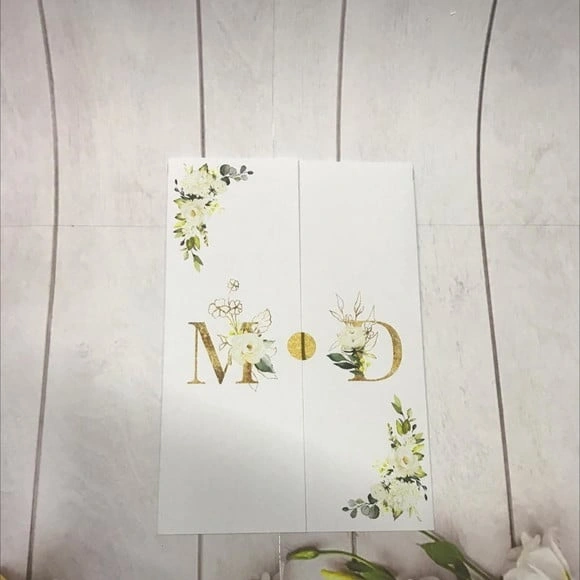 Convite de Casamento com Flores Branca e Dourada