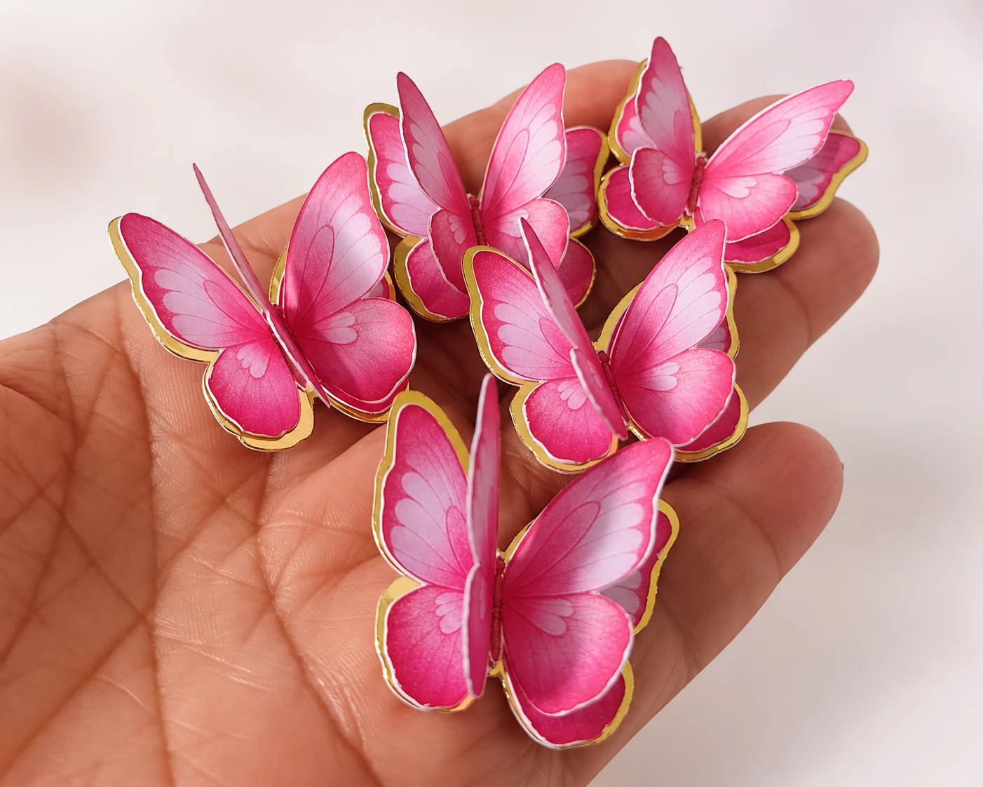 Kit 50 Borboletas 3D Rosa com Dourado para Decoração de Bolo Topo de Bolo Apliques Festa Infantil Lembrancinhas