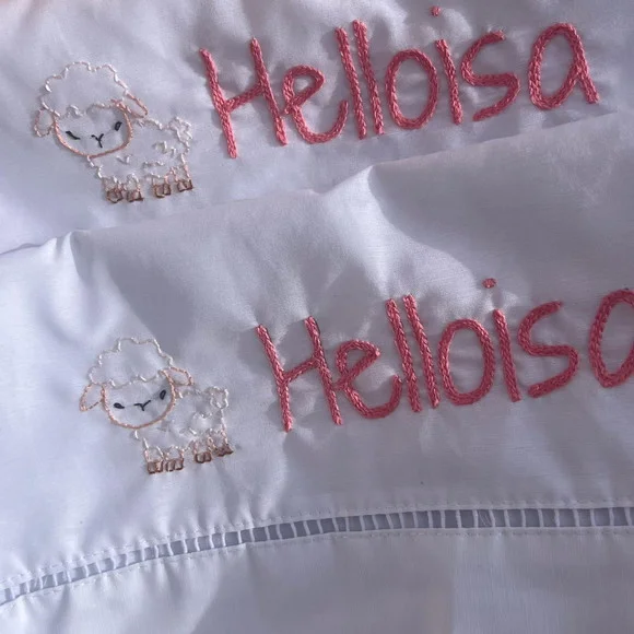 Par de Fronhas Bordada à Mão - Personalizada