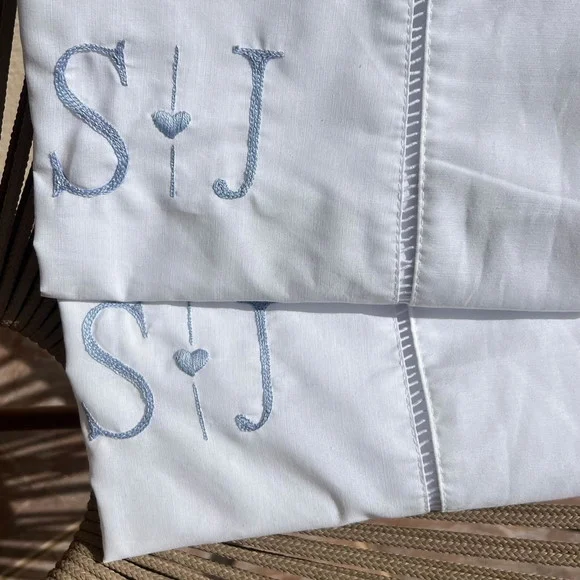 Par de Fronhas Bordada à Mão - Personalizadas