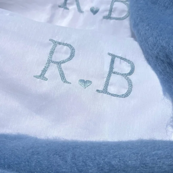 Par de Fronhas Bordadas à Mão - Personalizada