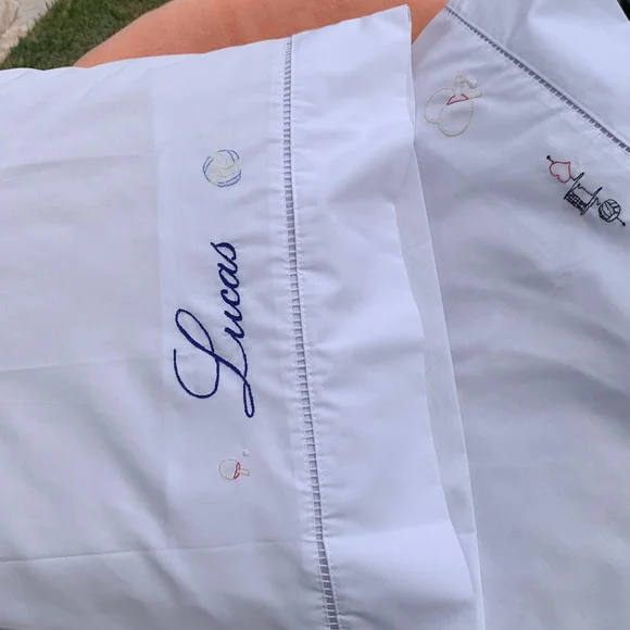 Par de Fronhas Bordadas à Mão - Personalizada