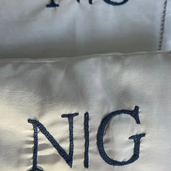 Par de Fronhas Bordadas à Mão - Personalizada