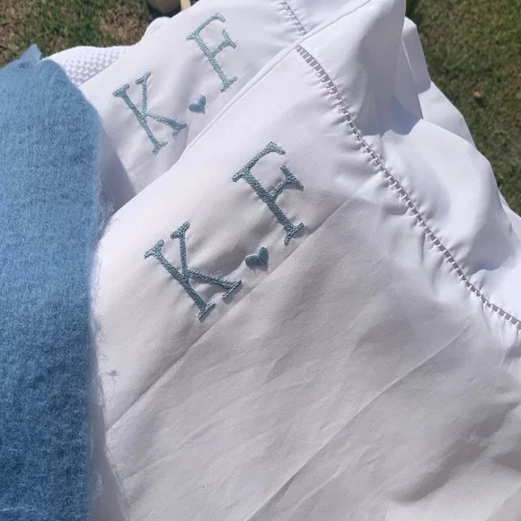 Par de Fronhas Bordadas à Mão- Personalizada