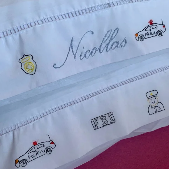 Par de Fronhas Bordadas à Mão - Personalizada