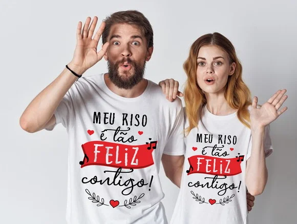 Kit Camiseta Casal Meu Riso É Tão Feliz Contigo