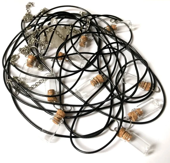 Kit com 10 Colares com Garrafinhas de Vidro com Tampinha
