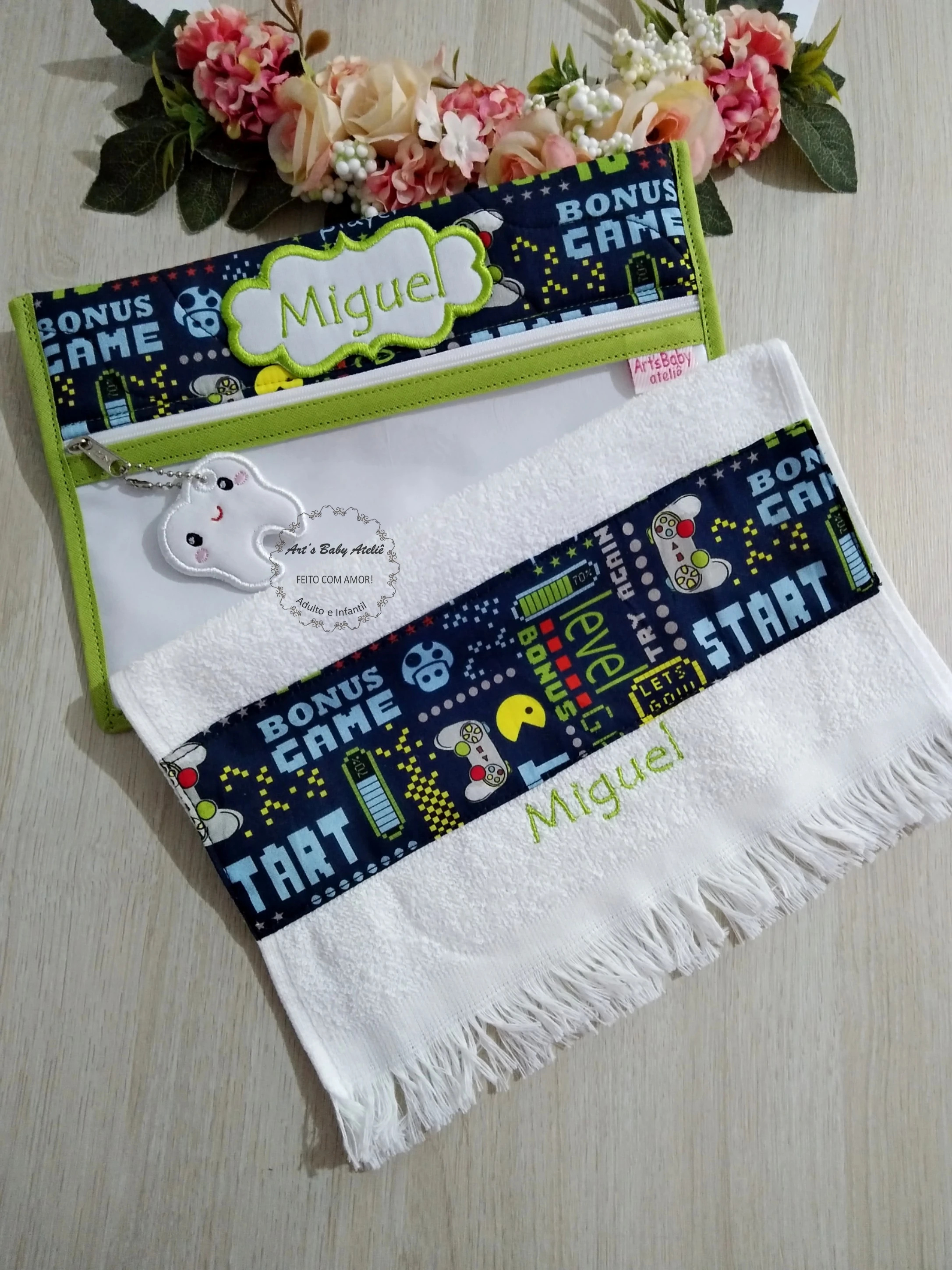 Kit Higiene Bucal Infantil Personalizado, porta Escova e Pasta e Toalhinha Bordada com Nome da criança, escola