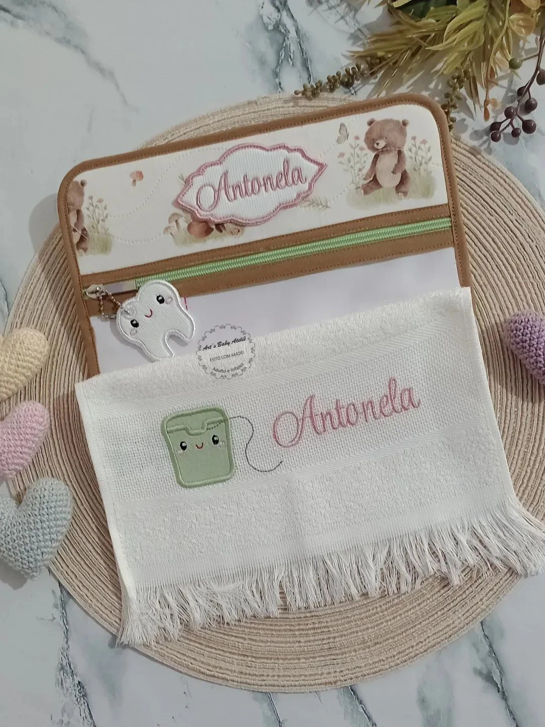 Kit Higiene Bucal para todas as idades, porta Escova e Pasta e Toalhinha Bordada com Nome da criança, escola