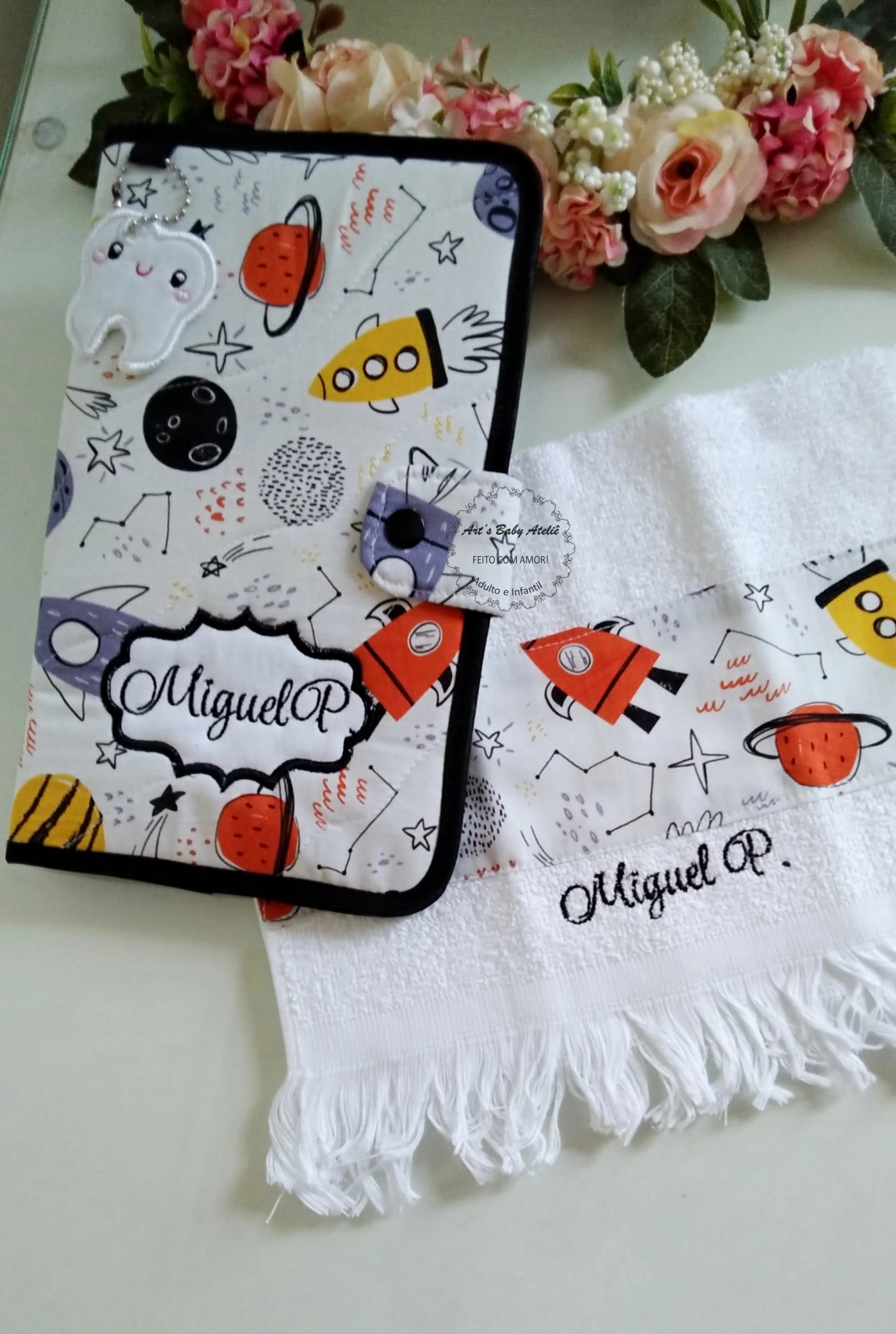 Kit Higiene Bucal Personalizado com nome, porta Escova e Pasta e Toalhinha Bordada com Nome da criança, escola