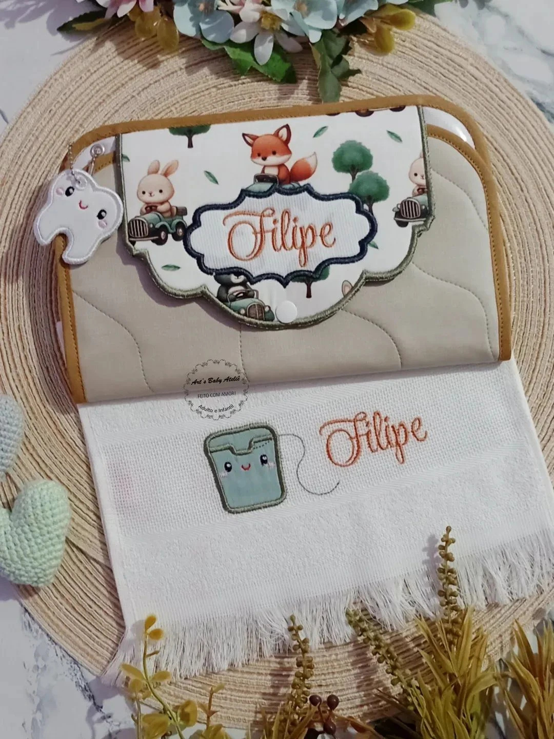 Kit Higiene Escolar Infantil personalizado com Nome Bordado, Porta Escova, Pasta de Dente e Toalhinha Impermeável personalizado com nome