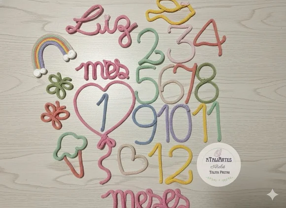 Kit Mêsversário com 6 Desenhos Personalizados em tricotin + 01 Nome