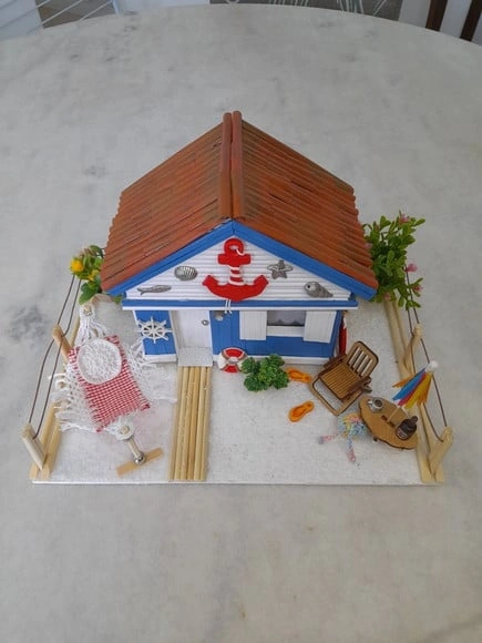 Mini Cenário de Casa de Praia Branca e Azul