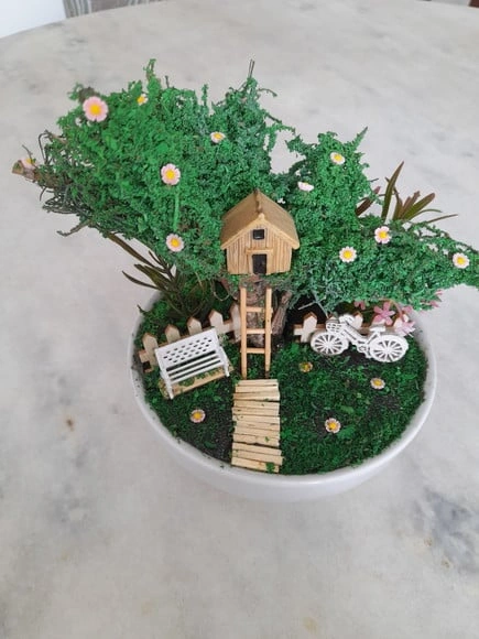 Mini Jardim em Vaso de Louça Branco Decorados com Miniaturas