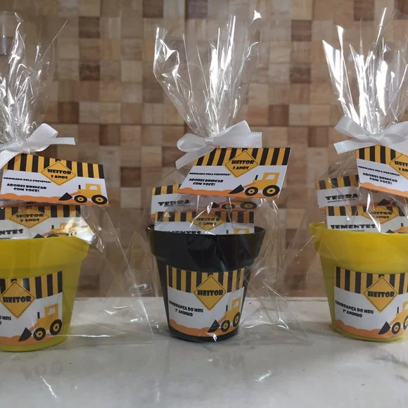 Lembrancinha personalizada Kit Ecológico plantio Trator