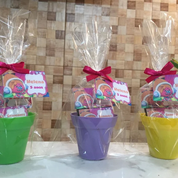 Lembrancinha personalizada Kit jardinagem plantio Trolls