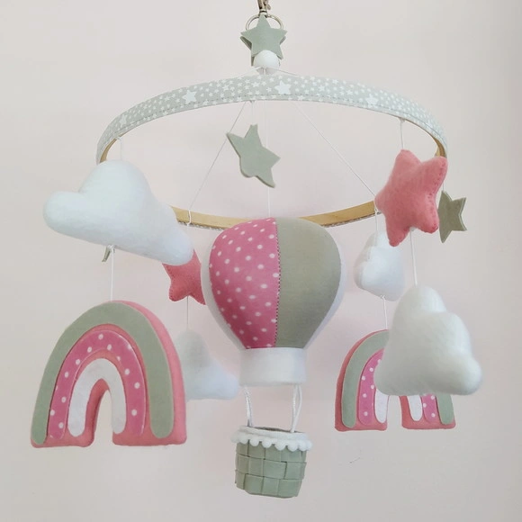 Móbile Céu, Balão, Nuvens, Arco-íris e Estrelas de Feltro