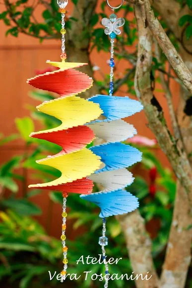 Espiral de palito de sorvete com vidrilhos! (Mobile)
