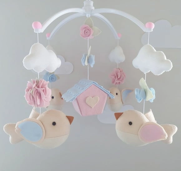 Móbile Musical Passarinhos, Nuvens e Casinha Azul e Rosa