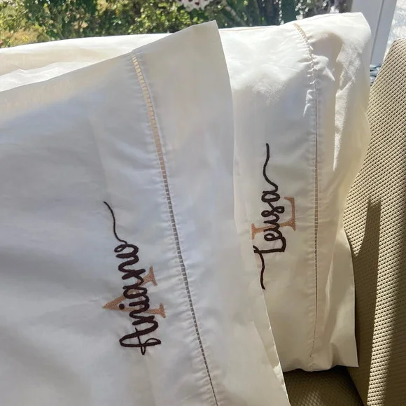 Par de Fronhas Bordada à Mão Padrão luxo - cor palha - Personalizadas