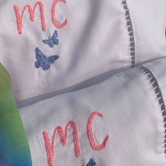 Par de Fronhas Bordadas à Mão - Monograma - Personalizada