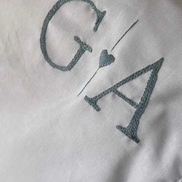 Par de Fronhas Bordadas à Mão - Monograma - Personalizada