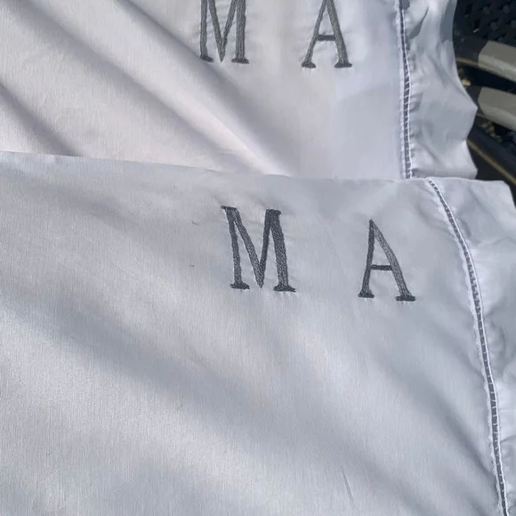 Par de Fronhas Bordadas à Mão - Monograma - Personalizada