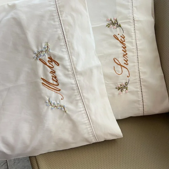 Par de Fronhas Bordadas à Mão - Personalizada
