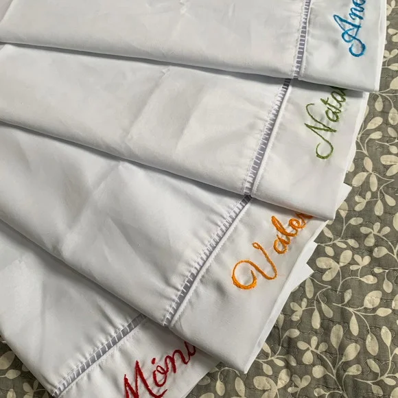 Par de Fronhas Bordadas à Mão - Personalizada
