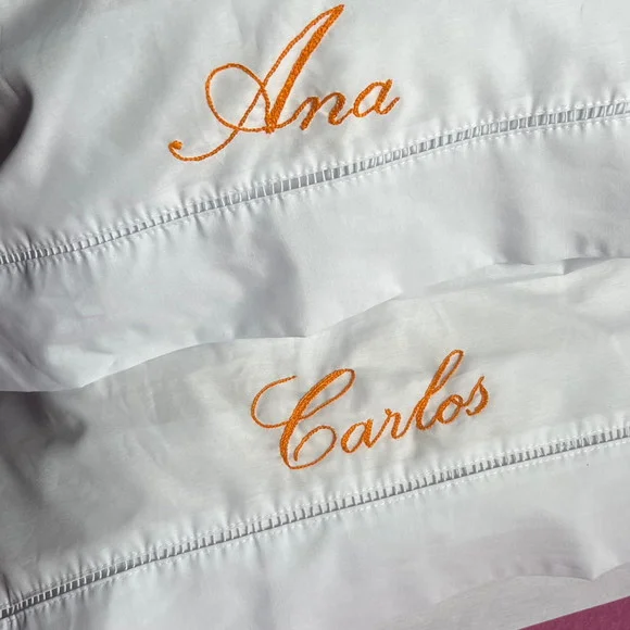 Par de Fronhas Bordadas à Mão - Personalizada
