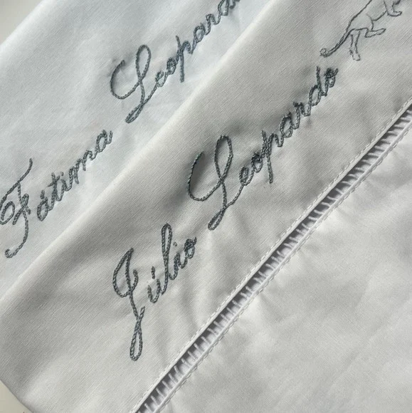 Par de Fronhas Bordadas à Mão - Personalizada