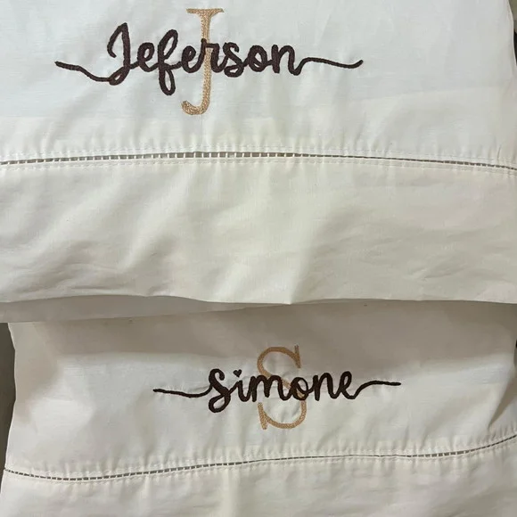 Par de Fronhas Bordadas à Mão - Personalizada