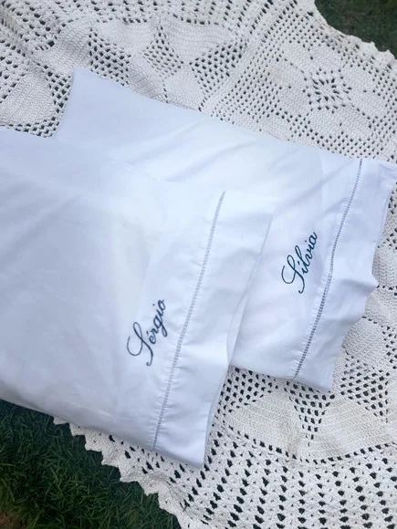Par de Fronhas Bordadas à Mão - Personalizada