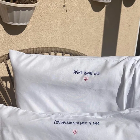 Par de Fronhas Bordadas à Mão - Personalizada