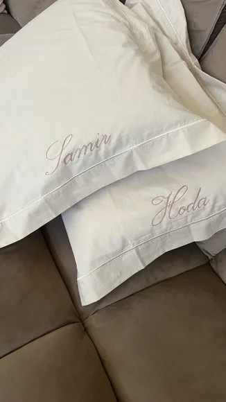 Par de Fronhas com Abas Bordadas à Mão - Personalizada