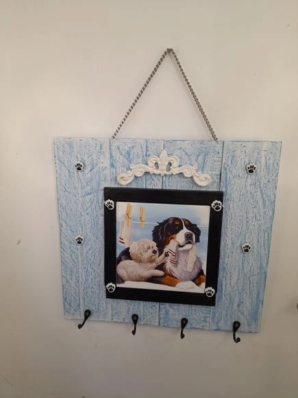 Placa Decorativa de Madeira com Pátina Decorada com Cão