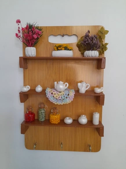 Porta Chave de Formica Decorado com Miniaturas