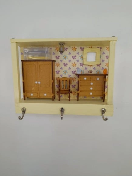 Porta Chave de Madeira Decorado com Miniatura