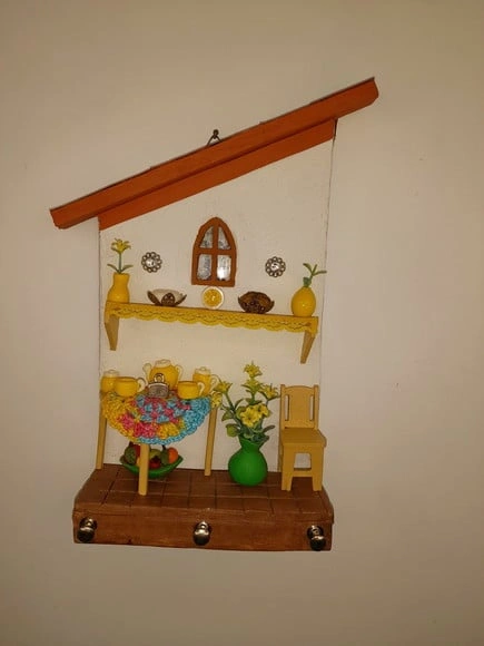 Porta Chave em mdf Decorado com Miniaturas de Cozinha