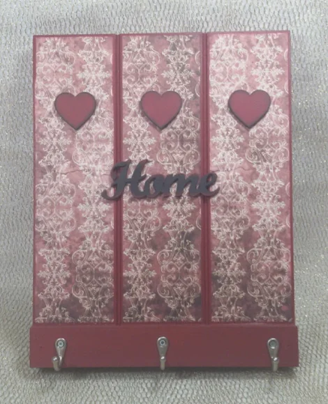 Porta-chaves em MDF decorado com scrap