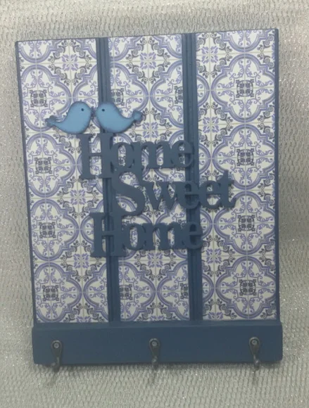 Porta-chaves em MDF decorado com scrap