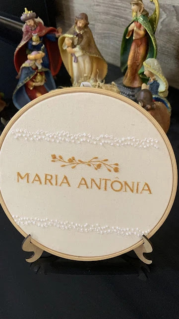 Porta de Maternidade - Maria Antonia - Bordado Livre